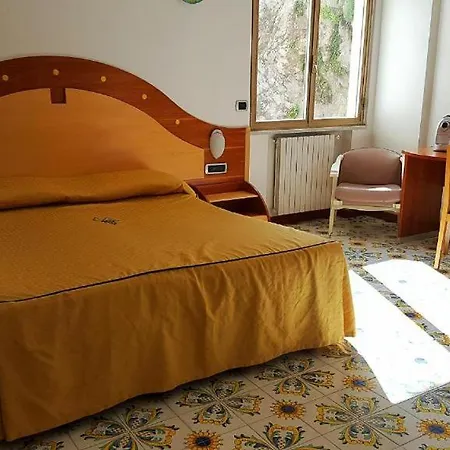 布里斯托酒店 酒店